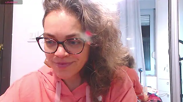 Snapshot of Ju-Hot chatting on 01/21/25, 05:20 Ju-Hot online show from 01/21/25, 05:20