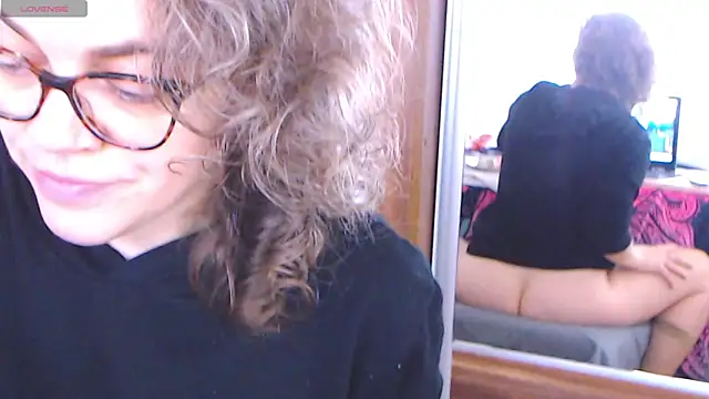 Snapshot of Ju-Hot chatting on 01/30/25, 02:58 Ju-Hot online show from 01/30/25, 02:58