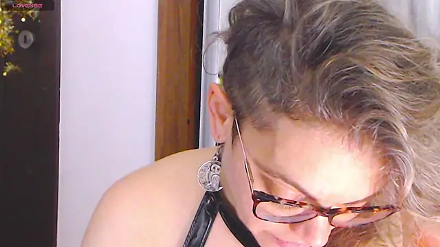 Snapshot of Ju-Hot chatting on 02/13/25, 07:21 Ju-Hot online show from 02/13/25, 07:21