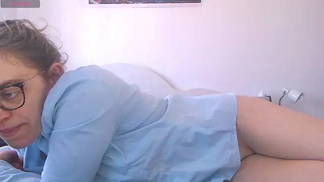 Snapshot of Ju-Hot chatting on 03/05/25, 02:12 Ju-Hot online show from 03/05/25, 02:12