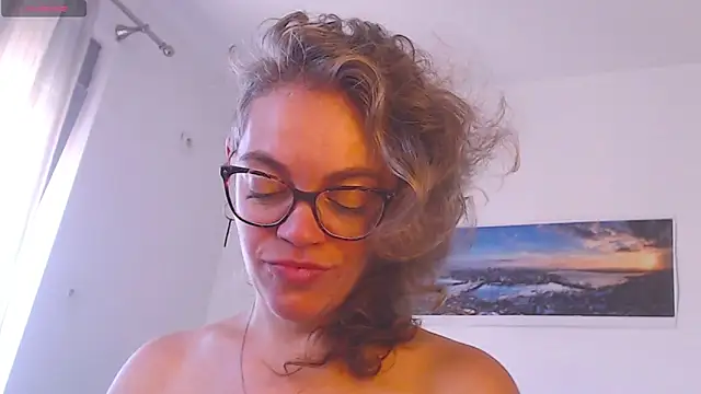 Snapshot of Ju-Hot chatting on 09/15/25, 02:28 Ju-Hot online show from 09/15/25, 02:28