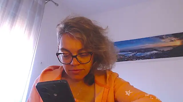 Snapshot of Ju-Hot chatting on 10/14/25, 03:02 Ju-Hot online show from 10/14/25, 03:02