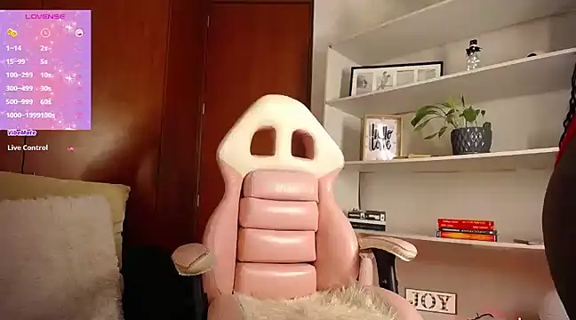 Snapshot of miaderail chatting on 12/10/24, 10:47 miaderail online show from 12/10/24, 10:47