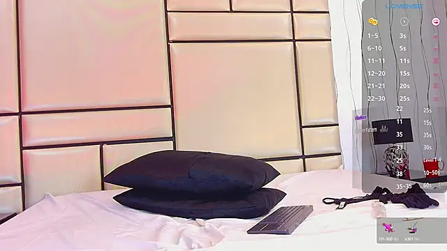 Snapshot of JulianaaHerrera chatting on 02/03/25, 02:45 JulianaaHerrera online show from 02/03/25, 02:45