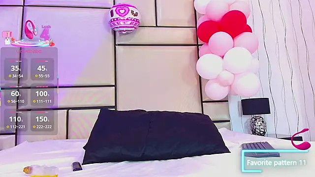 Snapshot of JulianaaHerrera chatting on 02/25/25, 02:22 JulianaaHerrera online show from 02/25/25, 02:22
