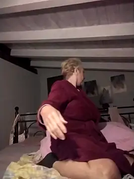 divinaerotica online show from 04/15/26, 08:09