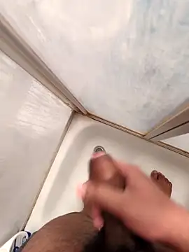 Snapshot of Heavy_Daddyy chatting on 03/15/25, 03:06 Heavy Daddyy online show from 03/15/25, 03:06