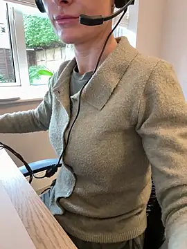 Phoebe Lily online show from 10/29/25, 10:17