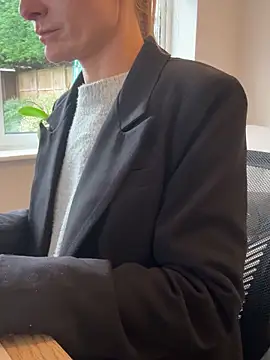 Phoebe Lily online show from 11/04/25, 02:27