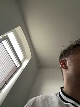 Snapshot of Mo_2003 chatting on 01/27/25, 01:09 Mo 2003 online show from 01/27/25, 01:09