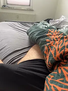 Snapshot of Mo_2003 chatting on 01/31/25, 12:18 Mo 2003 online show from 01/31/25, 12:18