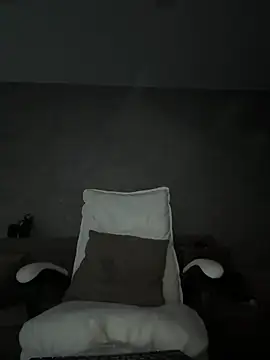 Snapshot of LillySquirtShot chatting on 05/05/26, 11:24 LillySquirtShot online show from 05/05/26, 11:24