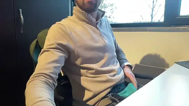 bullyboyy online show from 12/04/25, 03:10