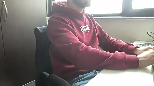 Snapshot of bullyboyy chatting on 01/06/26, 09:57 bullyboyy online show from 01/06/26, 09:57