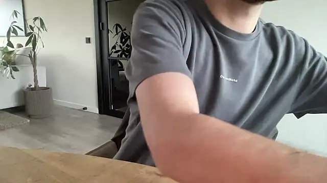 Snapshot of bullyboyy chatting on 01/18/26, 08:51 bullyboyy online show from 01/18/26, 08:51