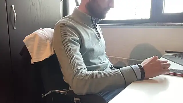 Snapshot of bullyboyy chatting on 02/09/26, 10:41 bullyboyy online show from 02/09/26, 10:41