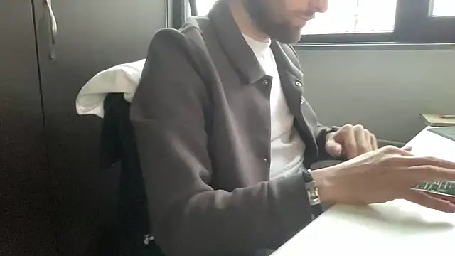 Snapshot of bullyboyy chatting on 02/16/26, 07:37 bullyboyy online show from 02/16/26, 07:37