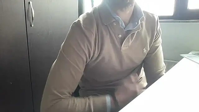 Snapshot of bullyboyy chatting on 02/19/26, 12:01 bullyboyy online show from 02/19/26, 12:01