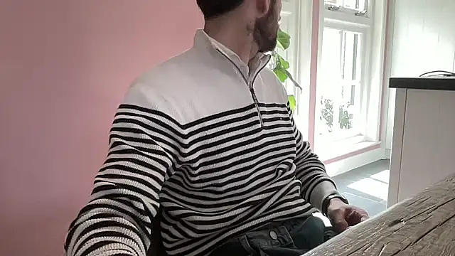 Snapshot of bullyboyy chatting on 04/03/26, 12:14 bullyboyy online show from 04/03/26, 12:14