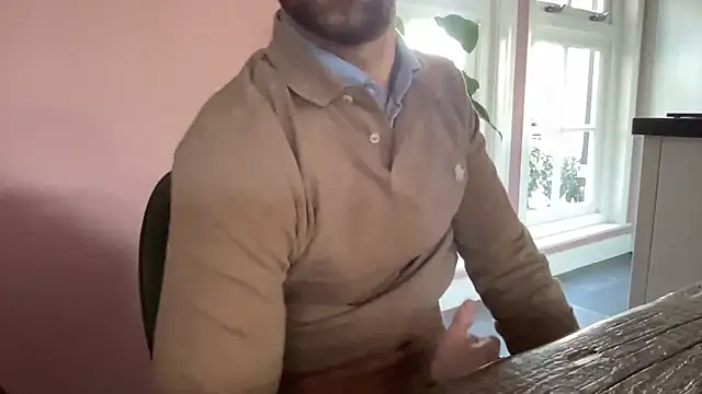 Snapshot of bullyboyy chatting on 04/06/26, 06:36 bullyboyy online show from 04/06/26, 06:36