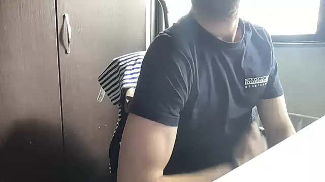 Snapshot of bullyboyy chatting on 04/20/26, 08:06 bullyboyy online show from 04/20/26, 08:06