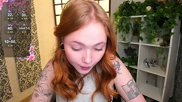 Snapshot of Maya_Light chatting on 02/15/25, 01:42 Maya Light online show from 02/15/25, 01:42