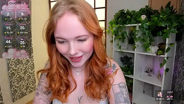 Snapshot of Maya_Light chatting on 02/17/25, 04:53 Maya Light online show from 02/17/25, 04:53