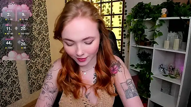 Snapshot of Maya_Light chatting on 02/28/25, 08:31 Maya Light online show from 02/28/25, 08:31