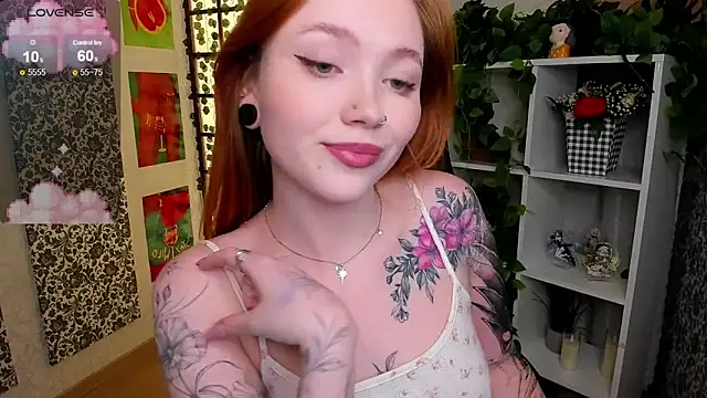 Snapshot of Maya_Light chatting on 03/05/25, 08:32 Maya Light online show from 03/05/25, 08:32