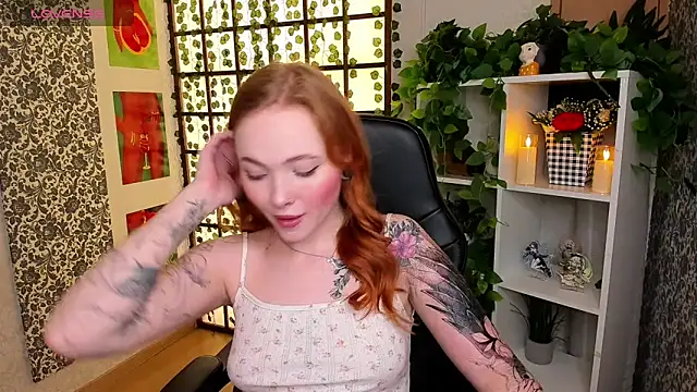 Snapshot of Maya_Light chatting on 03/06/25, 01:37 Maya Light online show from 03/06/25, 01:37