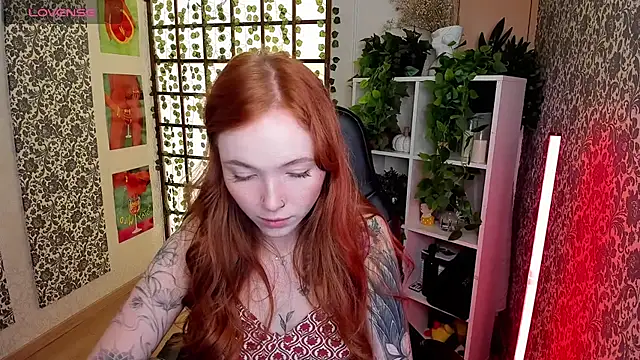 Snapshot of Maya_Light chatting on 09/10/25, 01:49 Maya Light online show from 09/10/25, 01:49