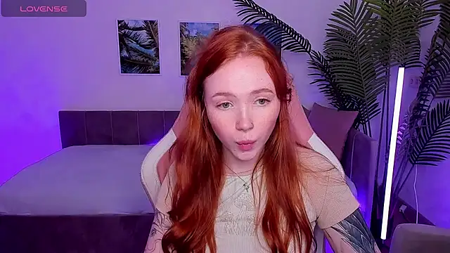 Snapshot of Maya_Light chatting on 09/16/25, 08:48 Maya Light online show from 09/16/25, 08:48