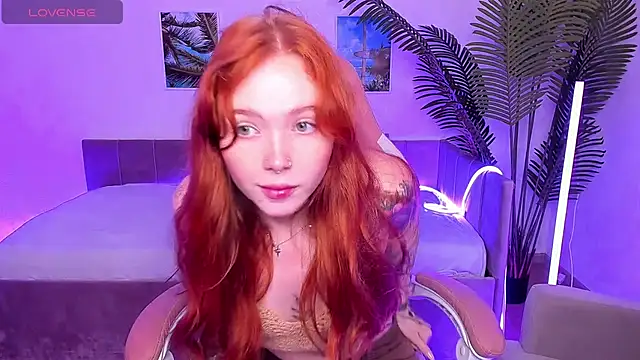 Snapshot of Maya_Light chatting on 09/27/25, 01:43 Maya Light online show from 09/27/25, 01:43