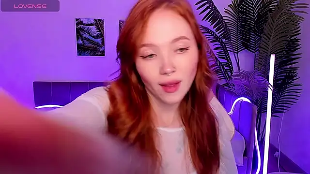 Snapshot of Maya_Light chatting on 10/13/25, 02:11 Maya Light online show from 10/13/25, 02:11