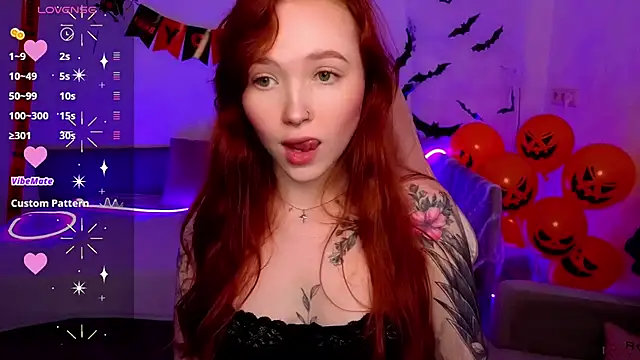 Snapshot of Maya_Light chatting on 11/08/25, 09:09 Maya Light online show from 11/08/25, 09:09