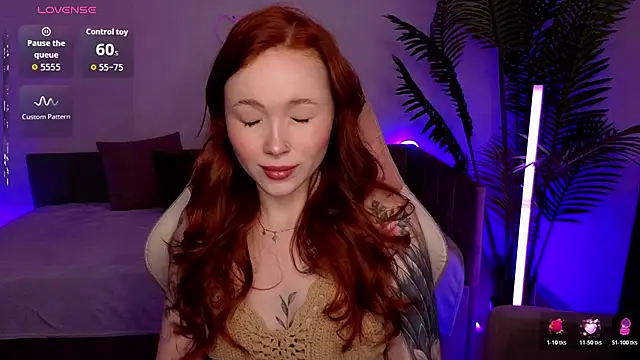 Snapshot of Maya_Light chatting on 02/21/26, 01:28 Maya Light online show from 02/21/26, 01:28