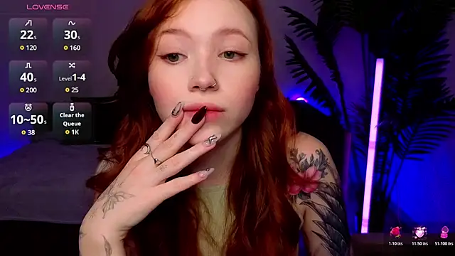 Snapshot of Maya_Light chatting on 03/25/26, 01:44 Maya Light online show from 03/25/26, 01:44