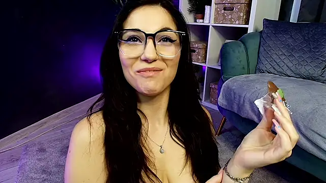 Snapshot of Deea_Vibe_Me chatting on 03/13/25, 08:04 Deea Vibe Me online show from 03/13/25, 08:04