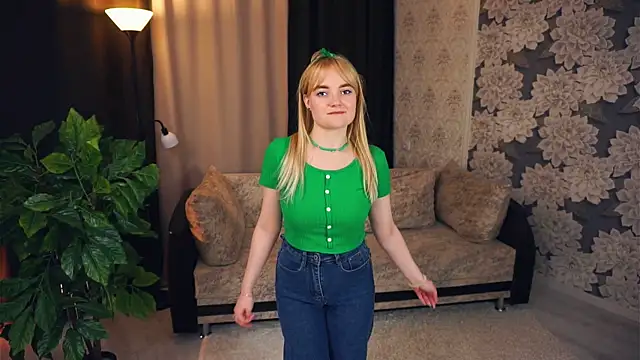 Snapshot of TateClack chatting on 02/04/25, 10:21 TateClack online show from 02/04/25, 10:21