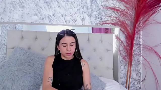 Snapshot of Ariana_greenblat chatting on 11/17/25, 03:18 Ariana greenblat online show from 11/17/25, 03:18