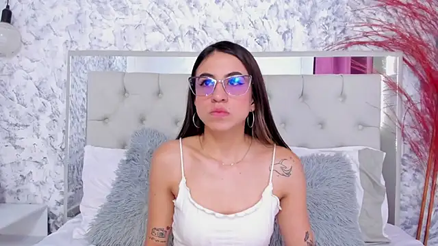 Snapshot of Ariana_greenblat chatting on 11/19/25, 04:18 Ariana greenblat online show from 11/19/25, 04:18