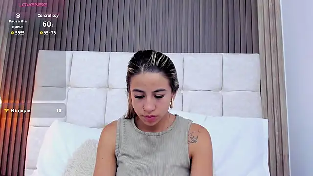 Snapshot of Ariana_greenblat chatting on 06/01/26, 06:42 Ariana greenblat online show from 06/01/26, 06:42