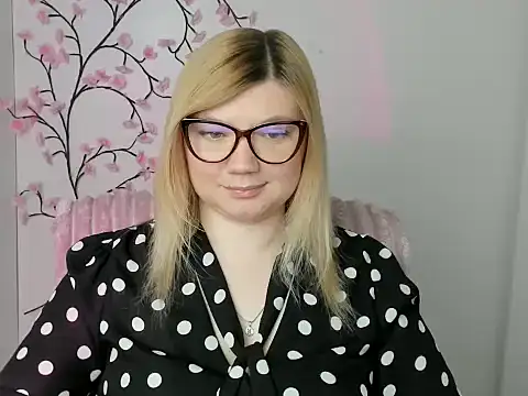 Snapshot of Lola_moree chatting on 04/21/26, 11:38 Lola moree online show from 04/21/26, 11:38