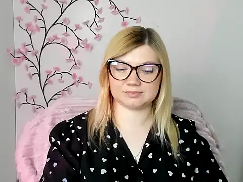 Snapshot of Lola_moree chatting on 05/11/26, 02:45 Lola moree online show from 05/11/26, 02:45