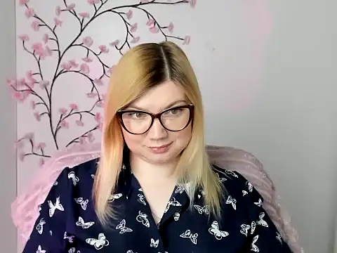 Snapshot of Lola_moree chatting on 05/13/26, 11:51 Lola moree online show from 05/13/26, 11:51