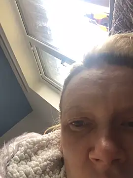 Snapshot of blondey206 chatting on 02/11/25, 11:32 blondey206 online show from 02/11/25, 11:32