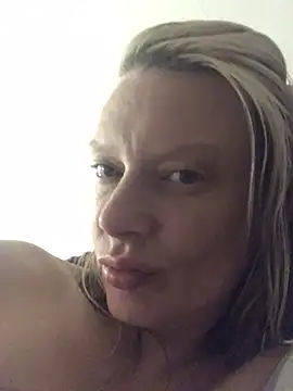 Snapshot of blondey206 chatting on 02/12/25, 06:40 blondey206 online show from 02/12/25, 06:40