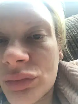 Snapshot of blondey206 chatting on 02/17/25, 03:09 blondey206 online show from 02/17/25, 03:09