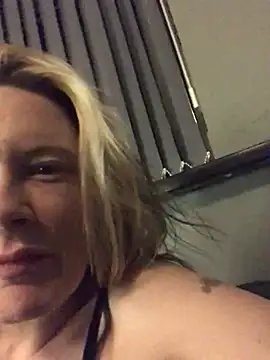 Snapshot of blondey206 chatting on 03/05/25, 11:05 blondey206 online show from 03/05/25, 11:05