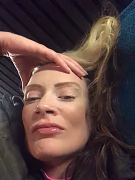 Snapshot of blondey206 chatting on 03/16/25, 09:26 blondey206 online show from 03/16/25, 09:26